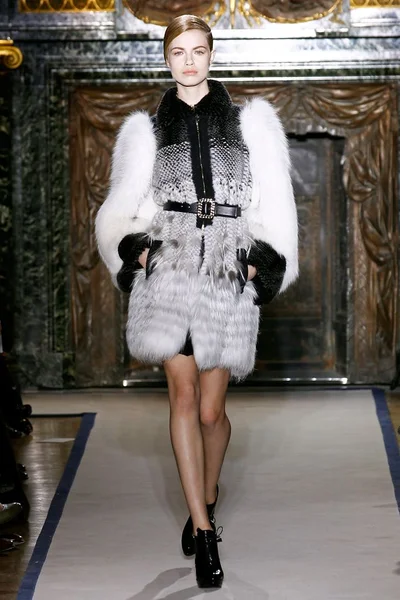 Look 13